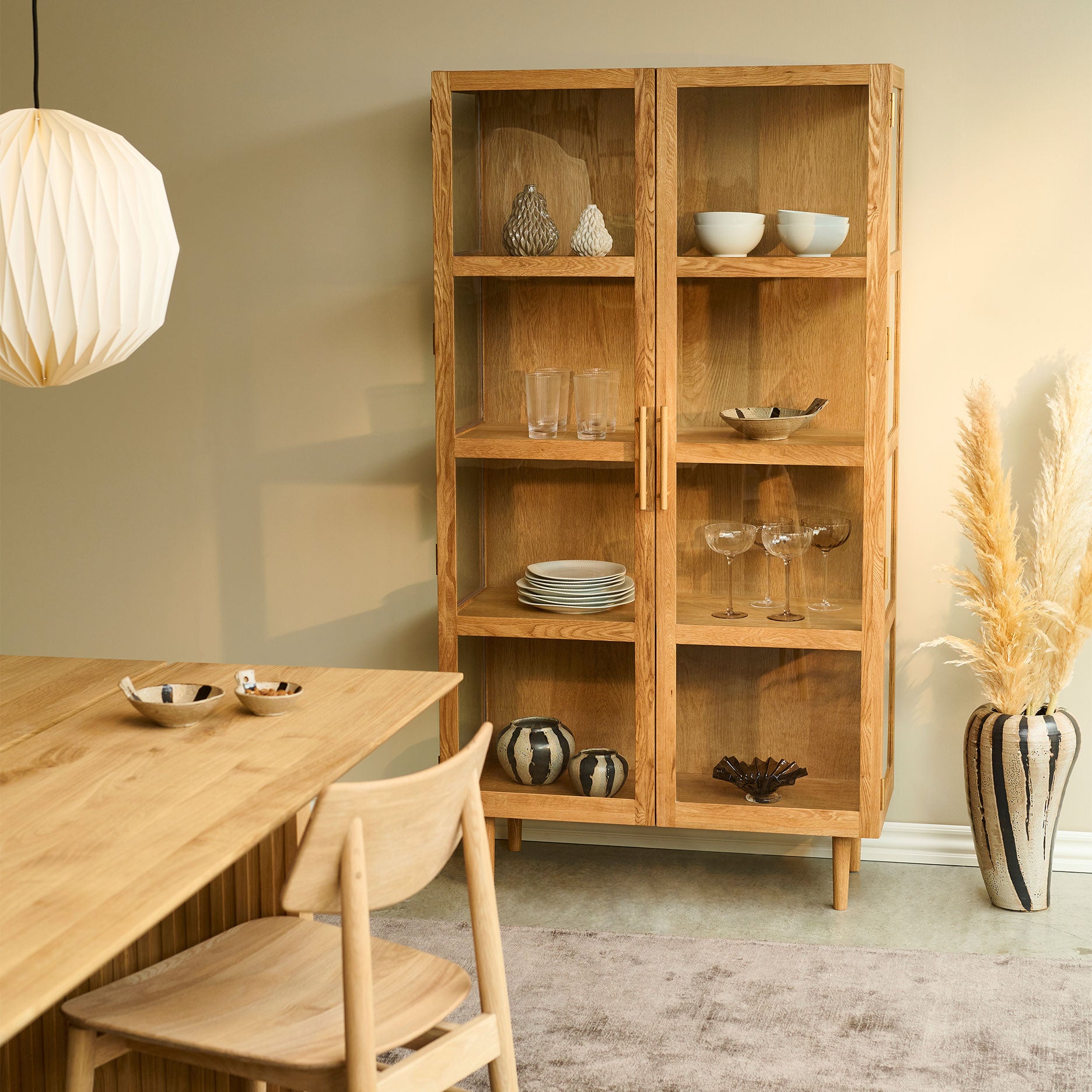 Akeru II vitrineskab W90